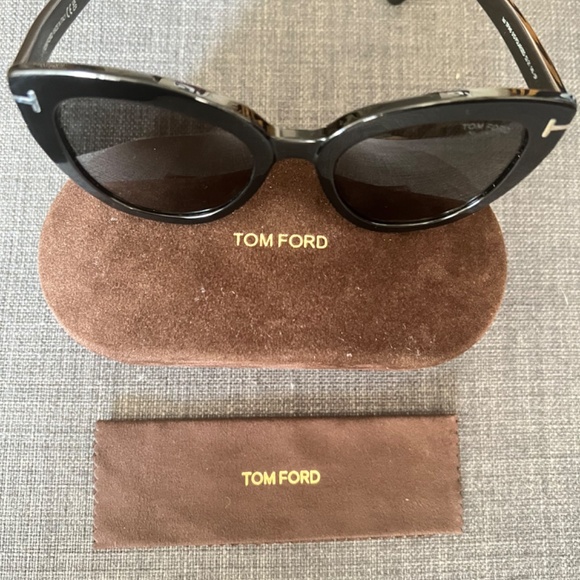 Tom Ford Cat Eye Polarized Sunglasses- Anya Authentic originally costs $480 - Picture 5 of 10